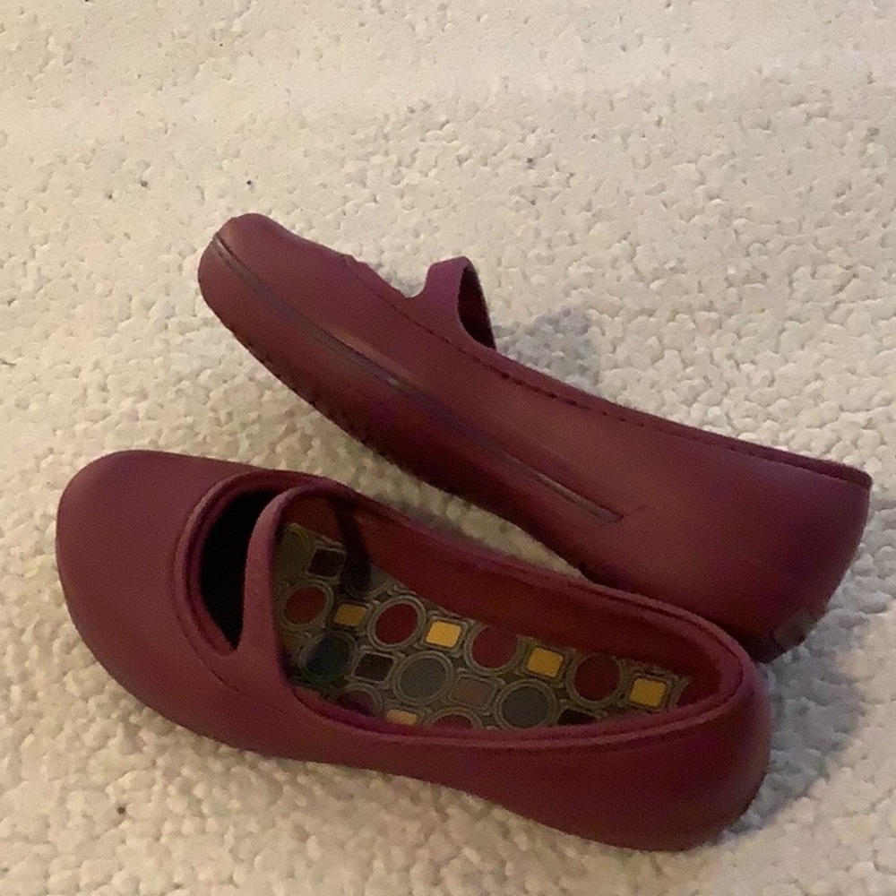 Crocs size 8 WIDE women’s Mary Jane ballerina flat pink shoes